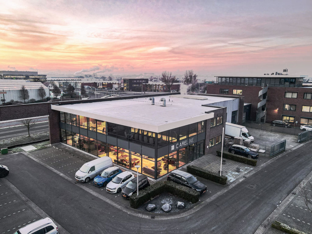 Showroom CARELINE aux Pays-Bas à Maasdijk, fabricant de mobilier pour EHPAD et résidences séniors.