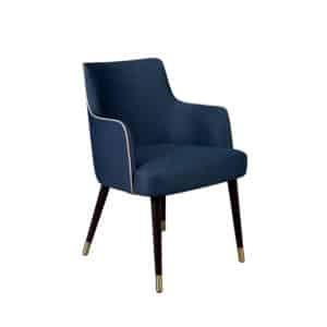 Chaise Nelly avec dossier fermé et accoudoirs pour personnes âgées.