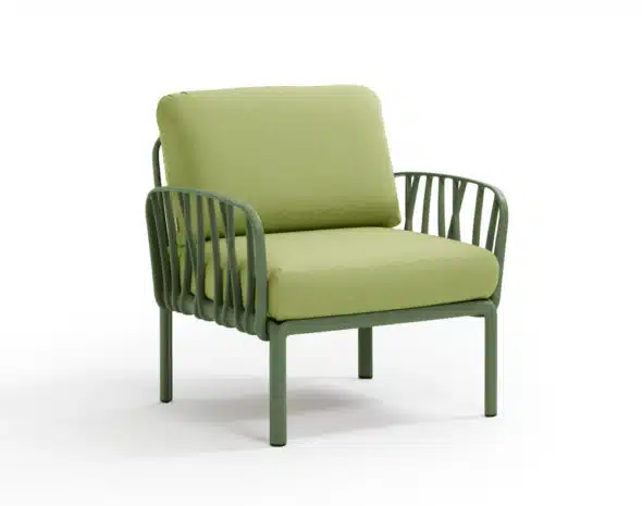 Mobilier d'extérieur, fauteuil pour salon de jardin et terrasse en EHPAD, résidences séniors et résidences autonomie.