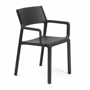 Chaise avec accoudoirs mobilier extérieur anthracite pour EHPAD, résidences séniors et résidences autonomie.