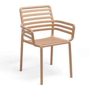 Chaise avec accoudoirs mobilier extérieur pour EHPAD, résidences séniors et résidences autonomie.