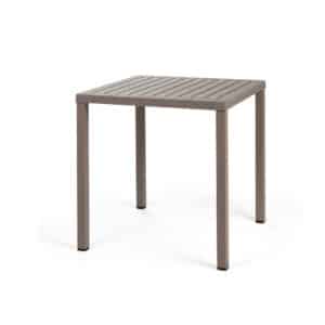 Table à manger carrée mobilier extérieur pour EHPAD, résidences séniors et résidences autonomie.