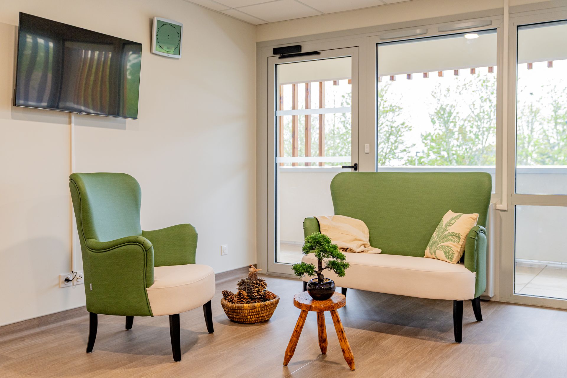 Mobilier des parties communes avec fauteuil et canapé Swing