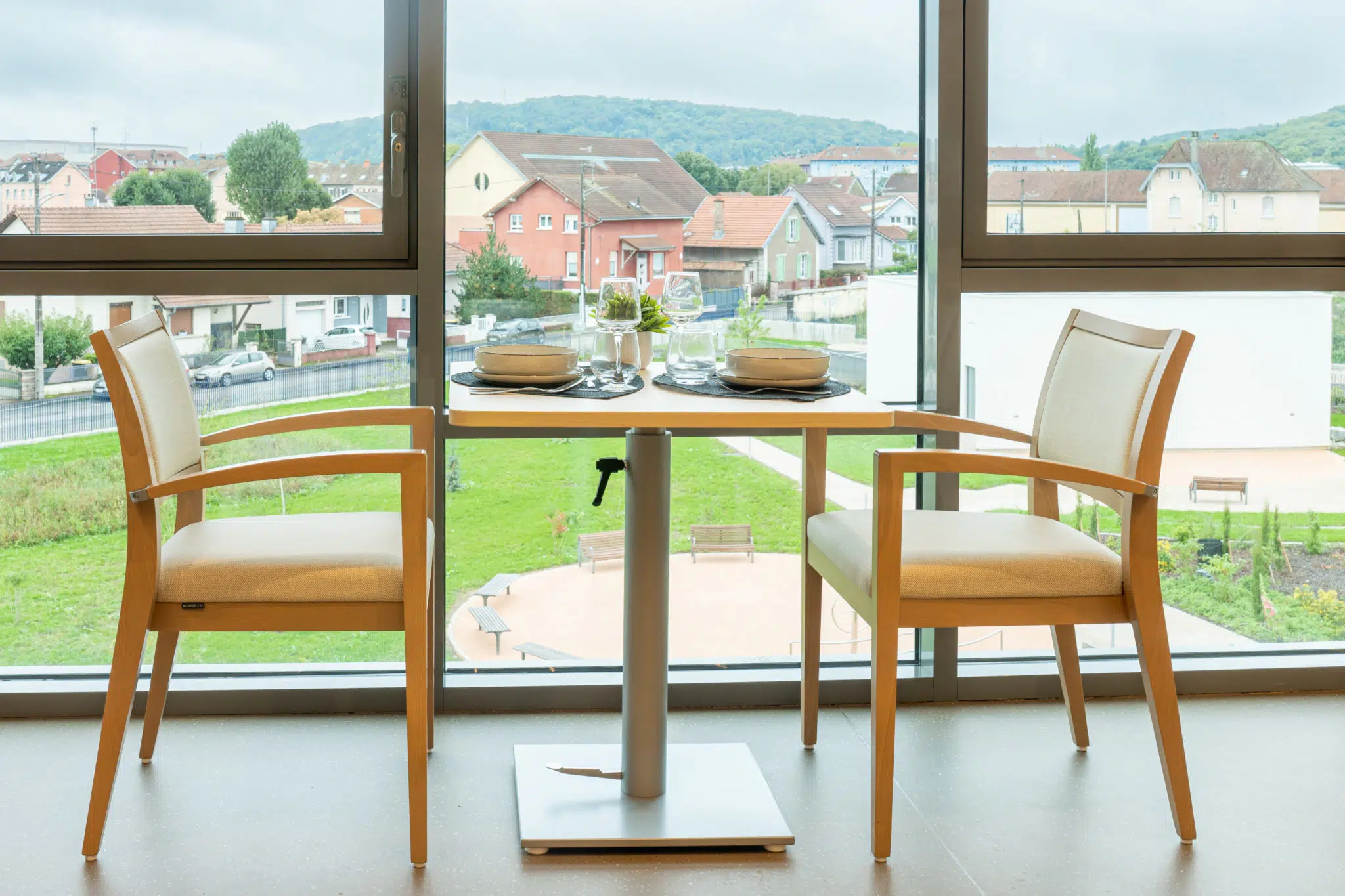 Bridges et table à hauteur variable carrée