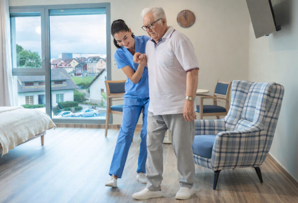 Prévention des chutes en EHPAD grâce à un aménagement CARELINE sécurisé et comme à la maison